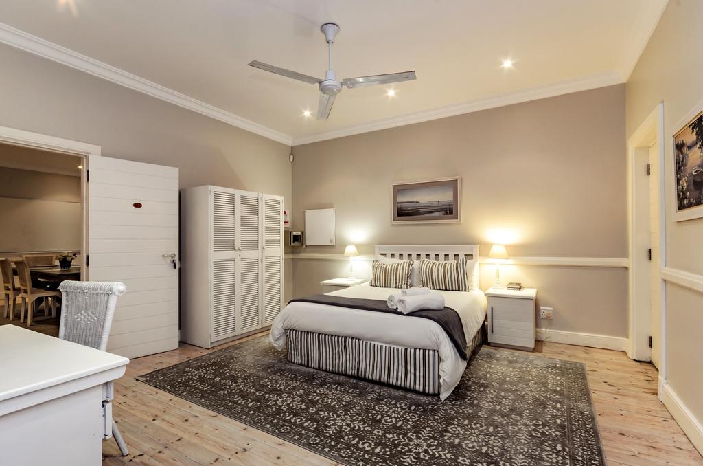 First Avenue Guesthouse พอร์ตเอลิซาเบธ ภายนอก รูปภาพ
